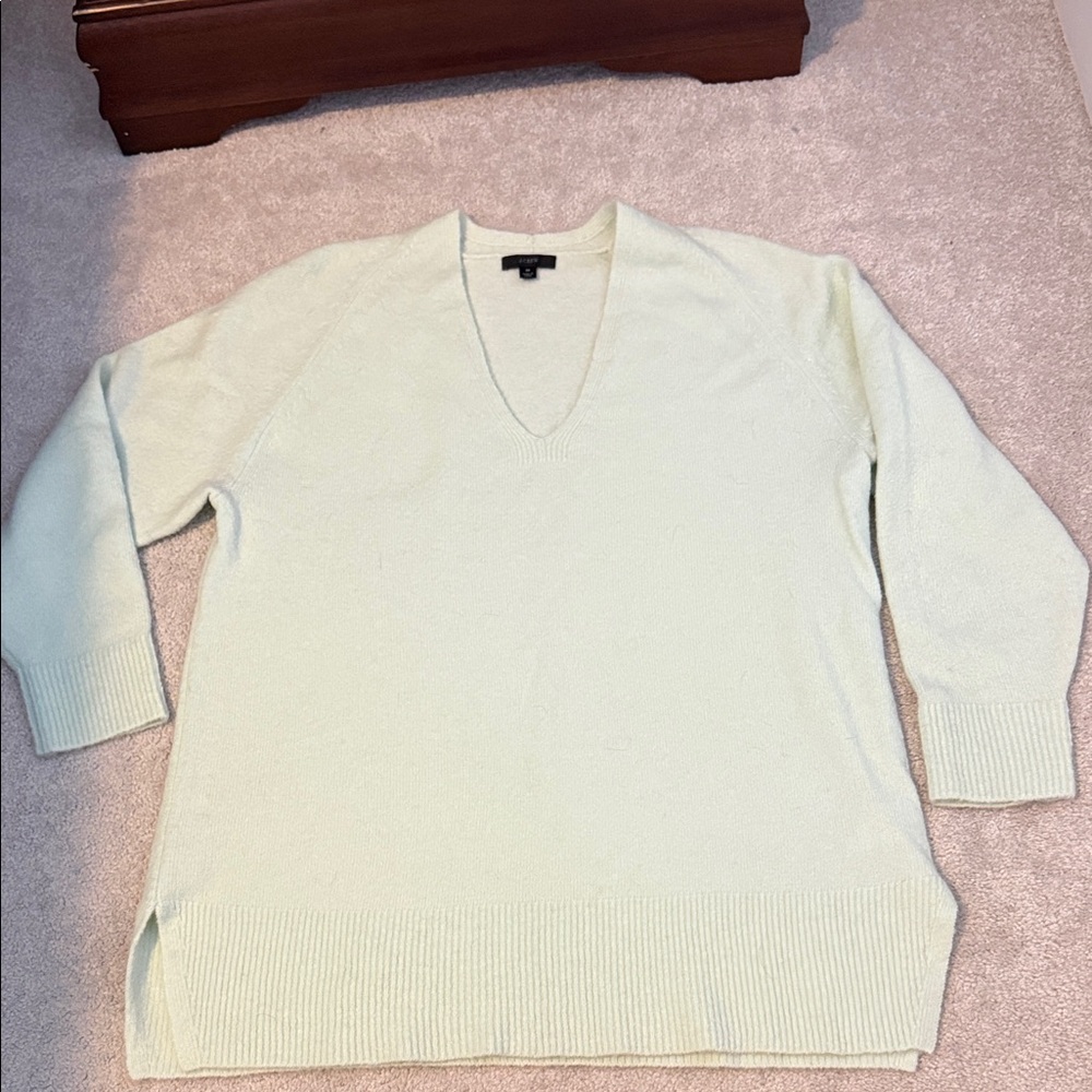 J.Crew M V-neck sweater